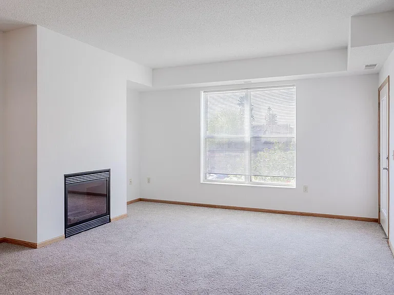 Emerson Hills Apartments — Photo 4