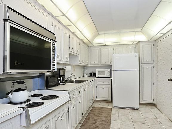 5th image of 130 Sunrise Ave #2110