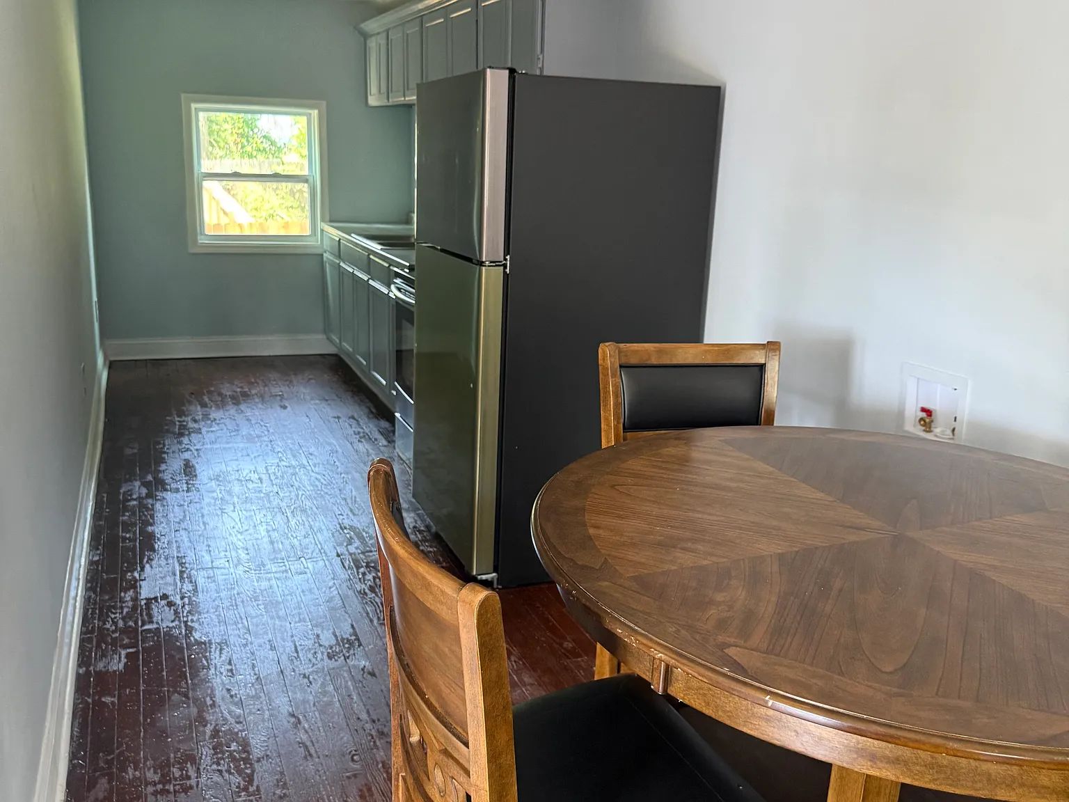 1 bed, 1100 sqft, $1,450 — Photo 2