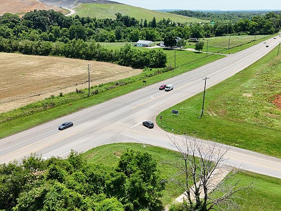 4th image of 122 Central Valley Rd