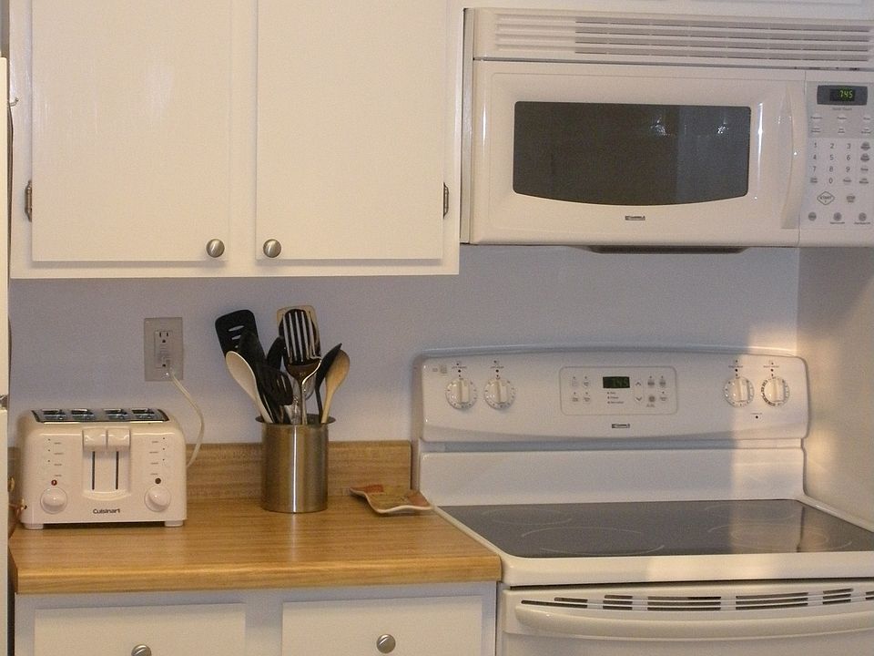 2nd image of 676 Newbridge Ct