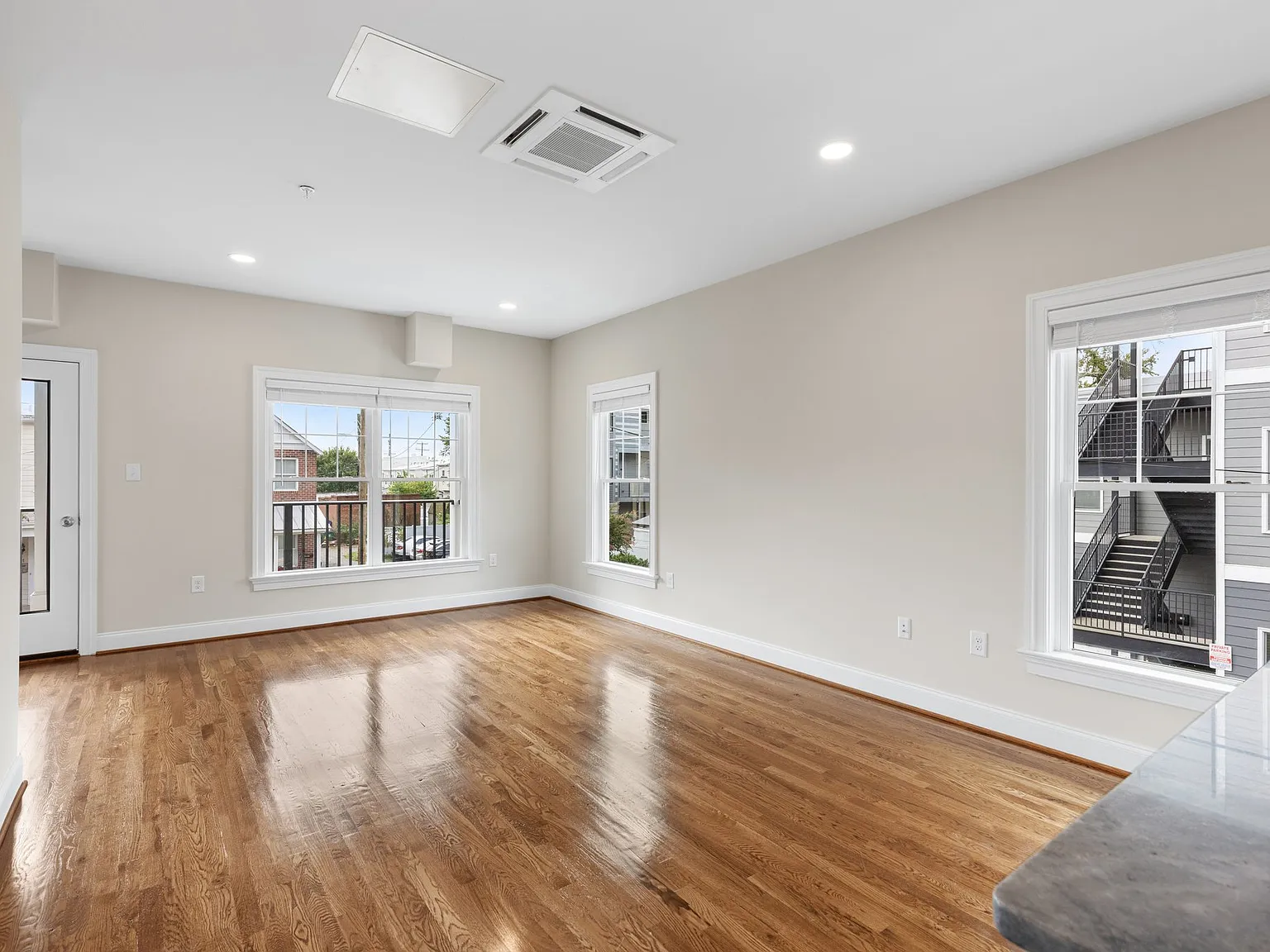 2 bed, 2.5 bath, 1350 sqft, $2,695 — Photo 3
