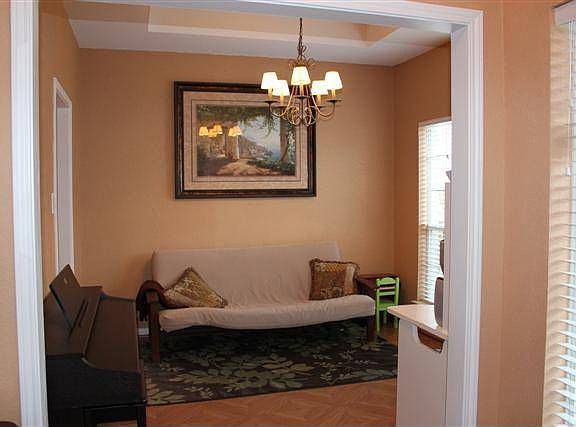 4th image of 2416 Kingsbury Dr
