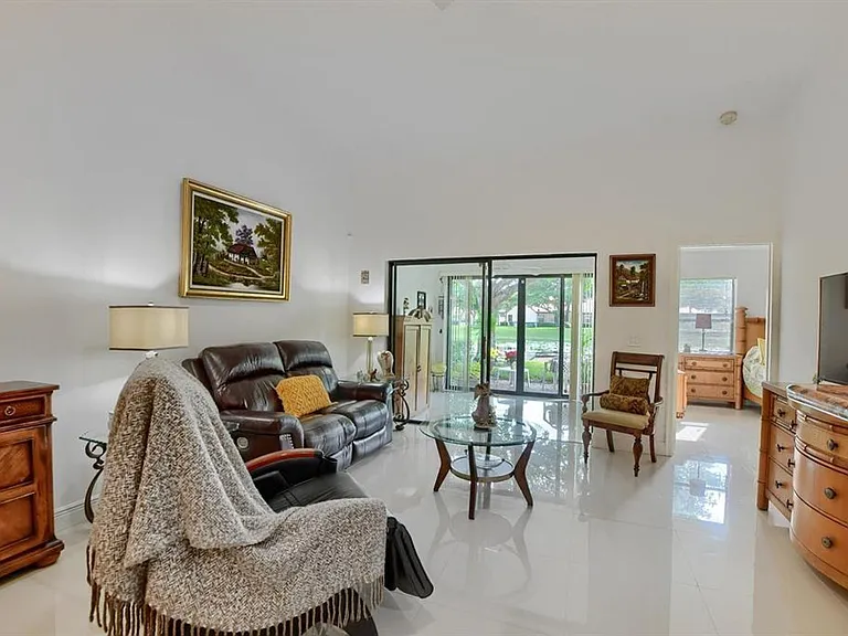 65 Centennial Ct — Photo 7