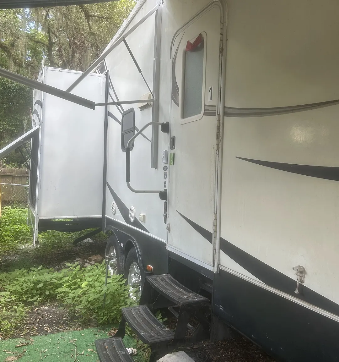 1 bed, 400 sqft, $900 — Photo 1