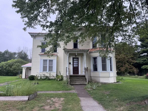 9 Burns Holden Rd, Fort Covington, NY 12937