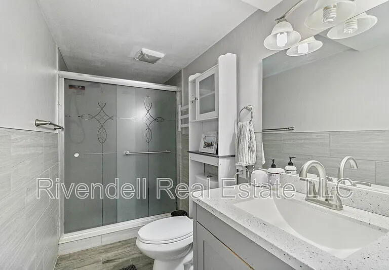 5766 W Elmhurst Dr — Photo 8
