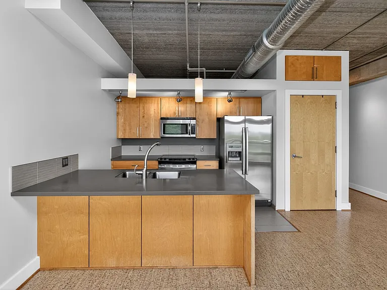 309 E 5th St — Photo 10