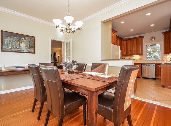 5th image of 62 Holly Pl