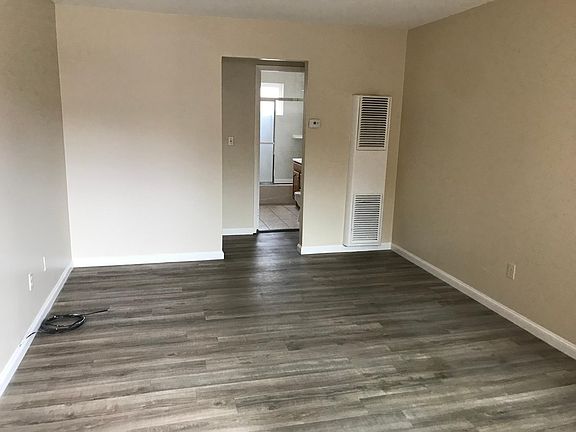 3rd image of 580 Columbia Ave #2