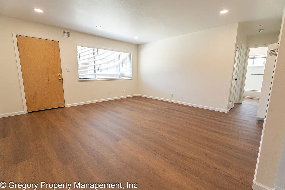 Building Photo - 1242 Regent