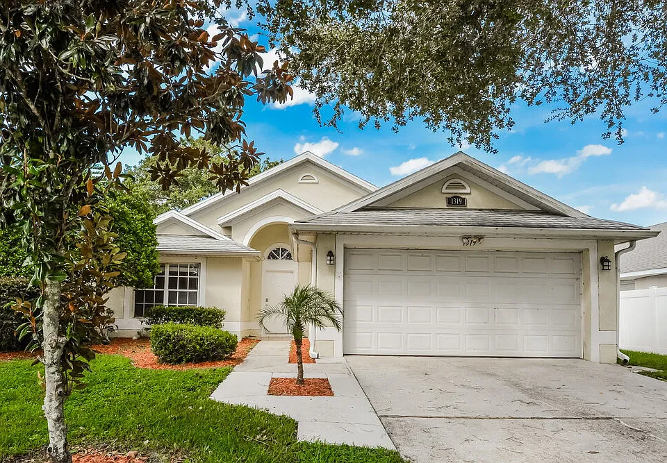1319 Acorn Cir