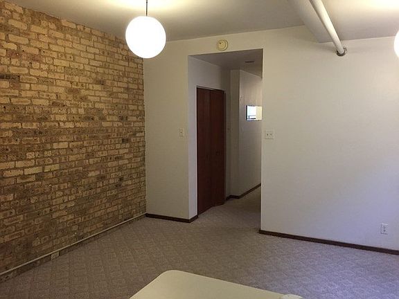 4th image of 714 W Wellington Ave #G