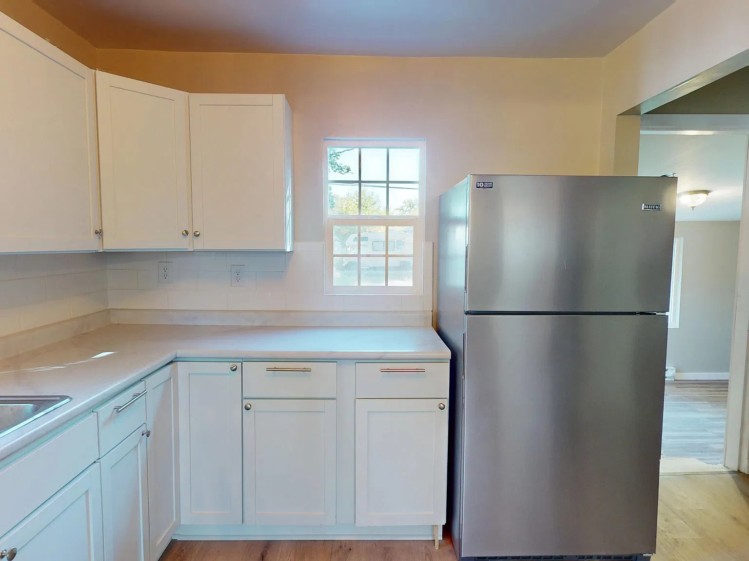 3 bed, 874 sqft, $1,195 — Photo 4