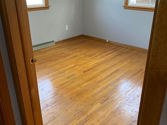 3rd image of 1076 Stratford St