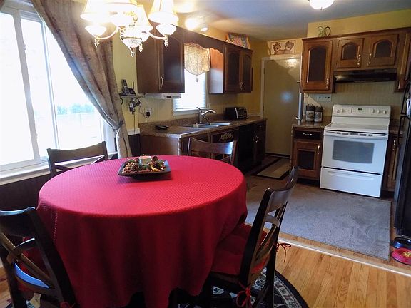 2nd image of 22 Maplewood Dr