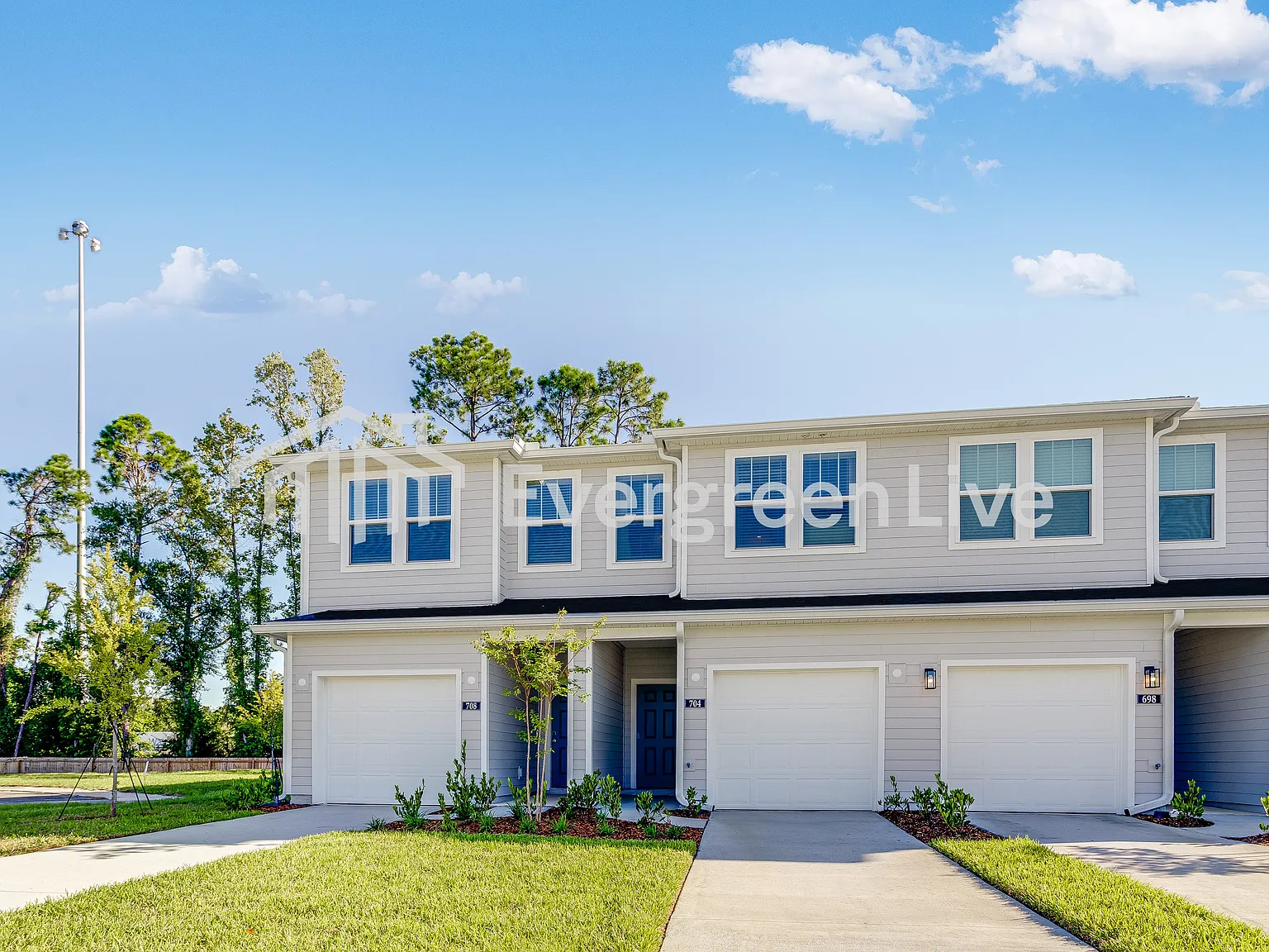 3 bed, 2.5 bath, 1483 sqft, $1,800 — Photo 1
