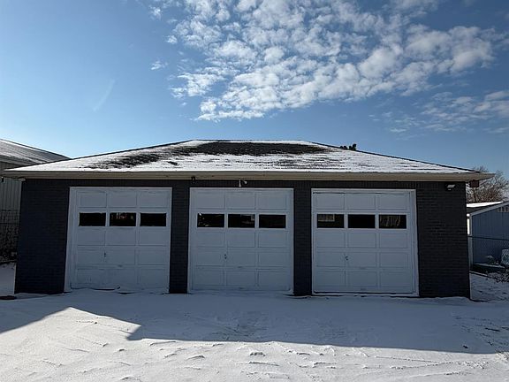 2nd image of 1419 Milan Rd