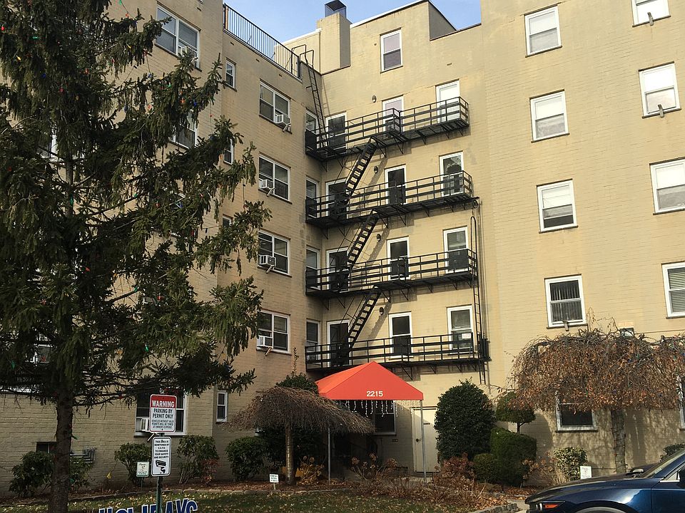 Central Court Condominium