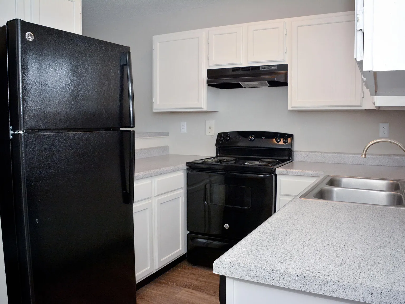 North Chase Apartments — Photo 4