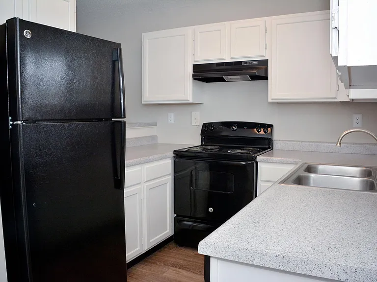 North Chase Apartments — Photo 4