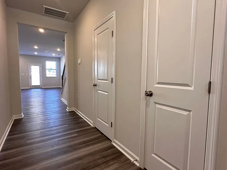5927 Woodlawn Dr — Photo 2