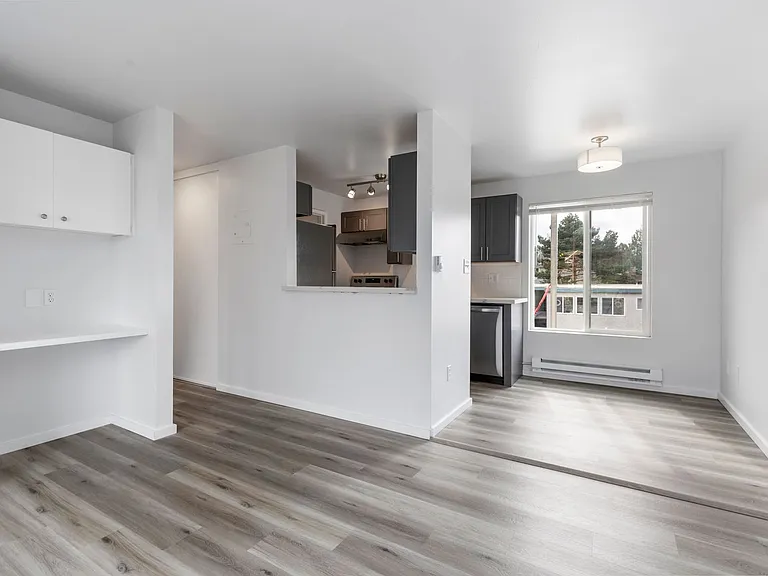 The Hallmark Apartments — Photo 30