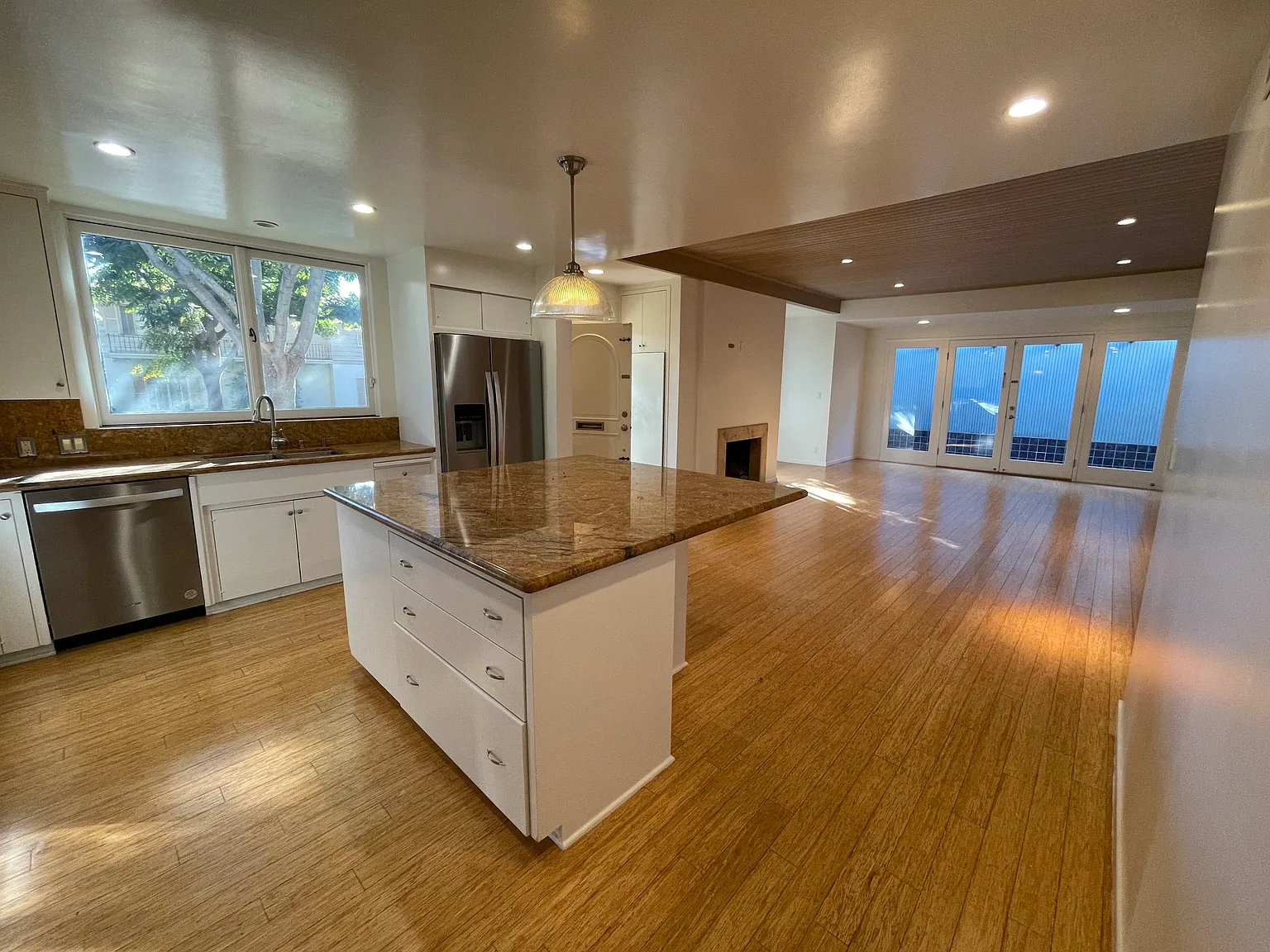 2 bed, 2.5 bath, 1250 sqft, $5,500 — Photo 1