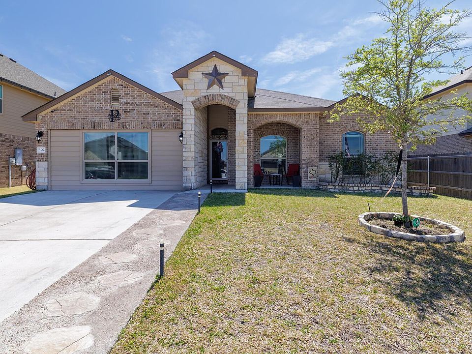 1st image of 302 Paddock Ln