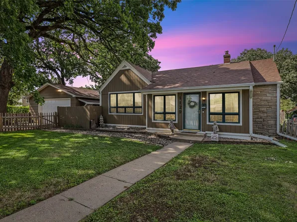 1129 Pleasant View Dr, Des Moines, IA 50315