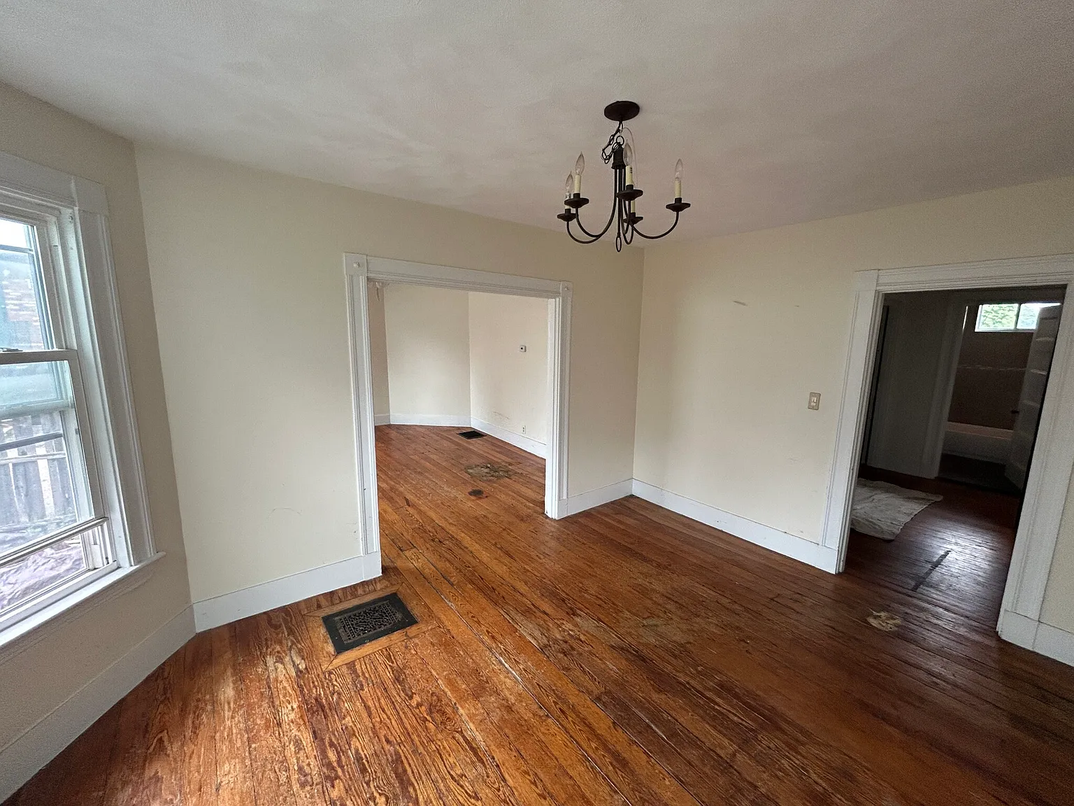 4 bed, 1800 sqft, $4,400 — Photo 4