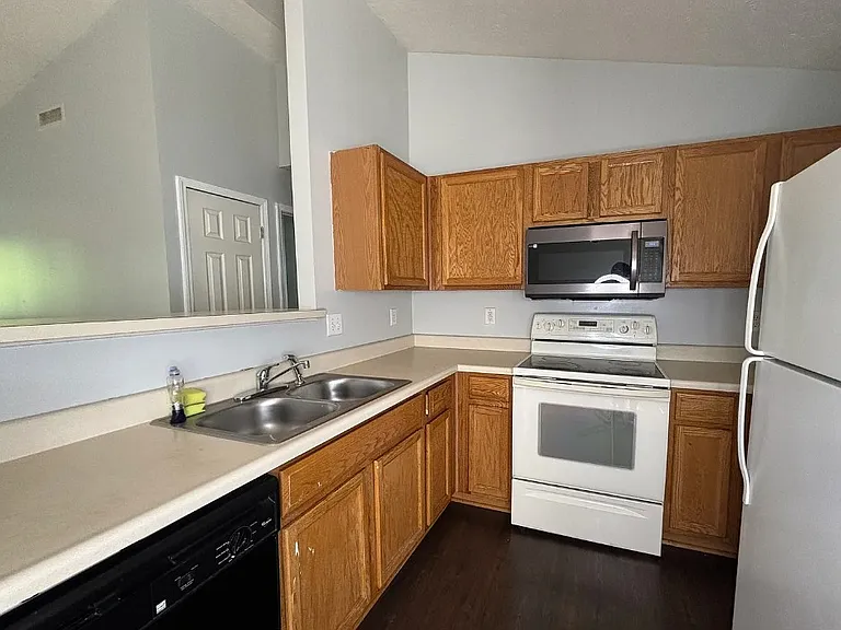Potomac Square Pl — Photo 8