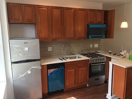 Rented by Metroline Realty | media 44