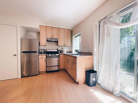 2nd image of 3880 23rd St #1