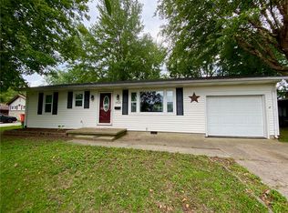 3425 Willow Dr, Mattoon, IL 61938