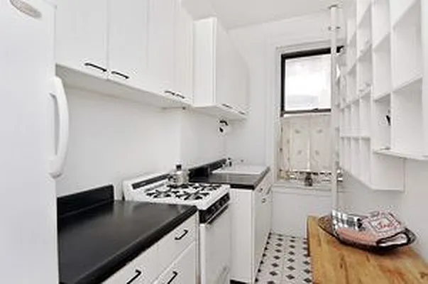 Sold by Douglas Elliman | media 16