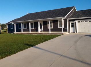 1210 Canterbury Ct, Cresco, IA 52136