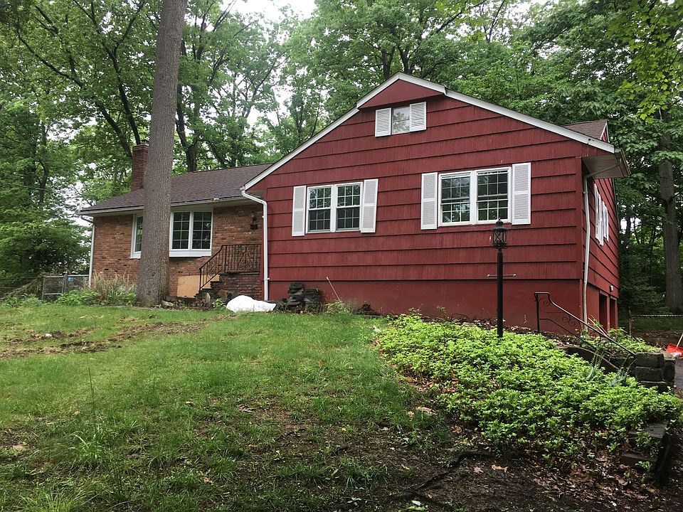 2nd image of 31 Deer Trail Rd