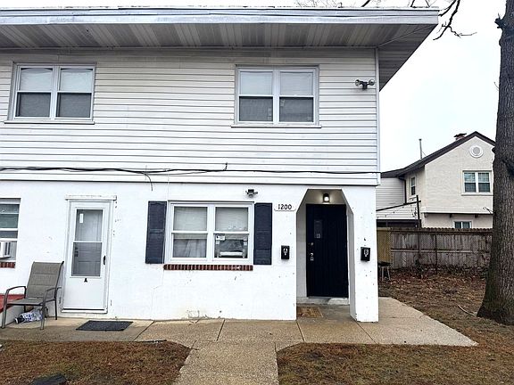 2nd image of 1200 E Main St APT B