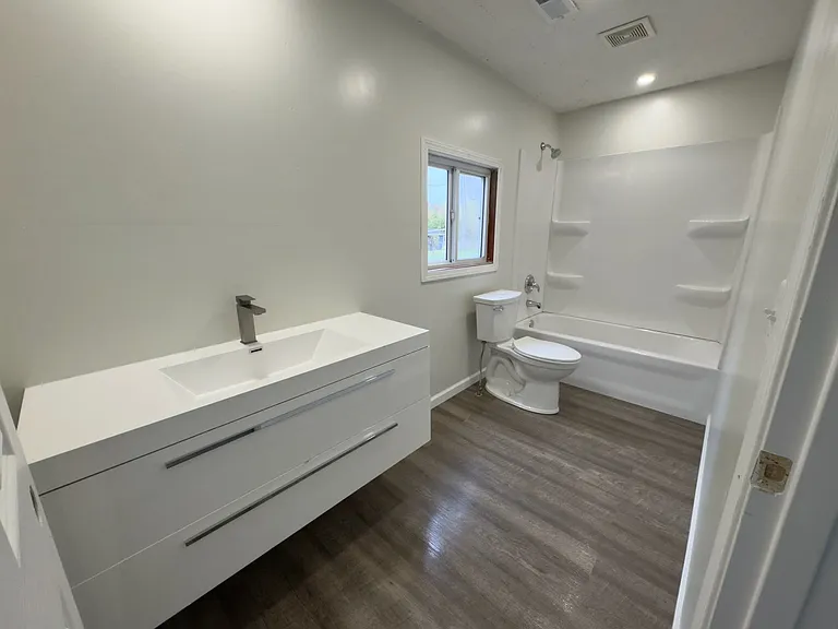 1120 Bomar Ln — Photo 9