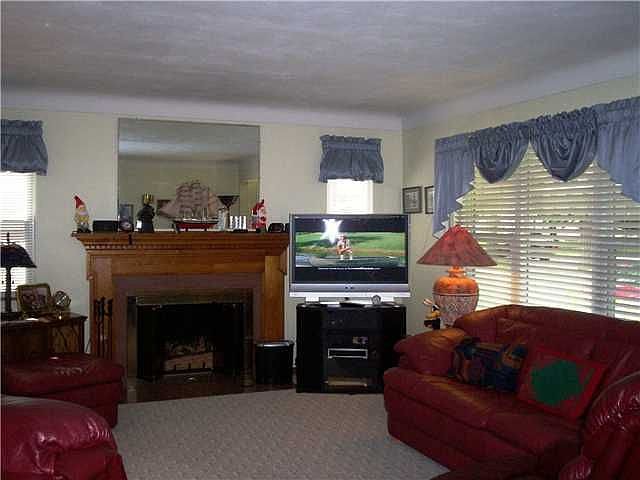 2nd image of 4542 Rambo Ln