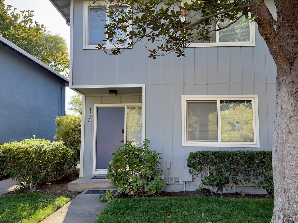1430 Newhall Pkwy