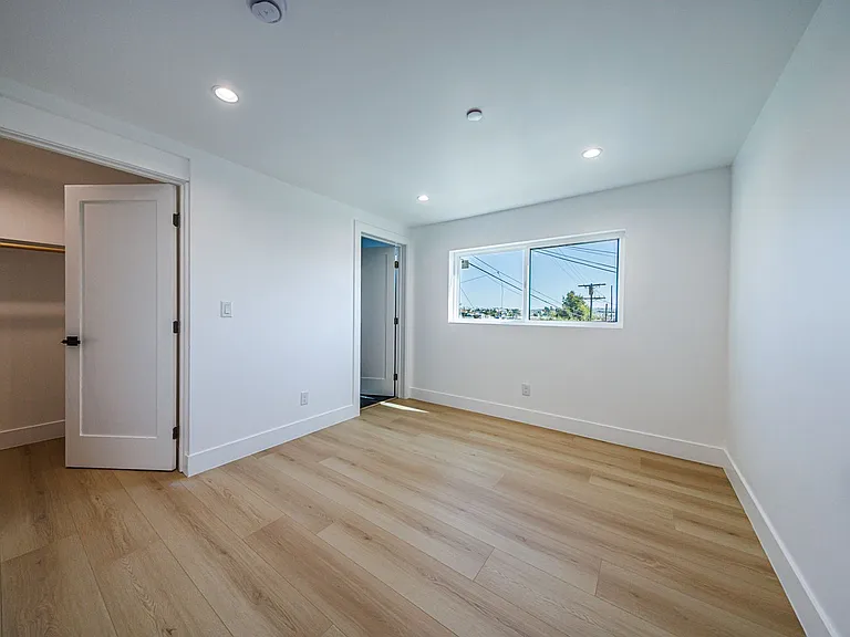 1330 S. Longwood Ave. — Photo 74