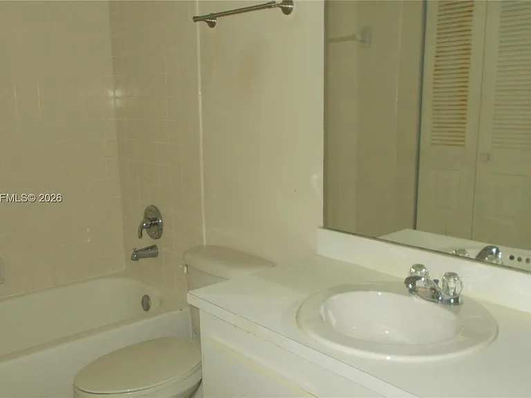 1400 SW 124th Ter #205Q — Photo 4