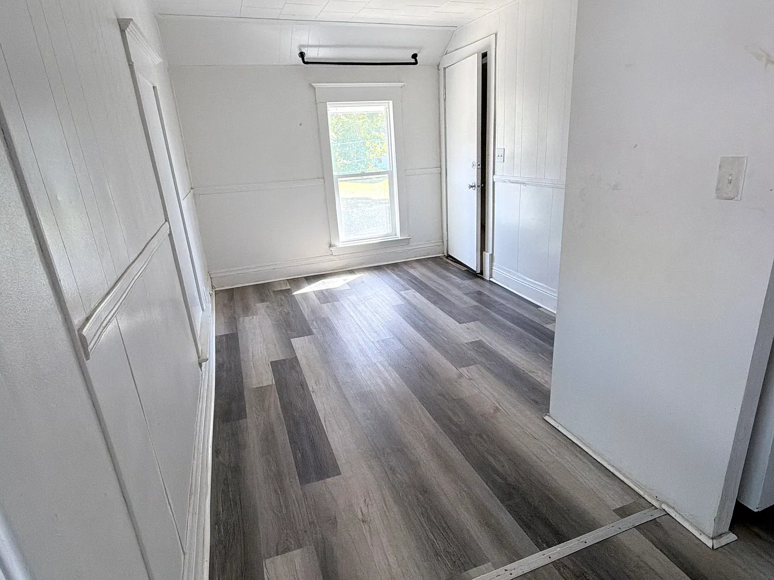 1 bed, $910 — Photo 1