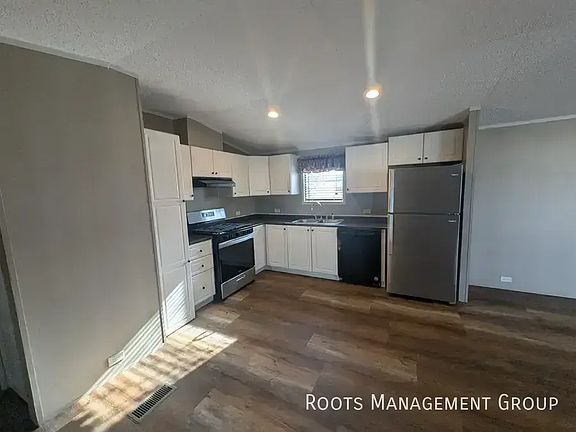 4th image of 700 E 6th St #136
