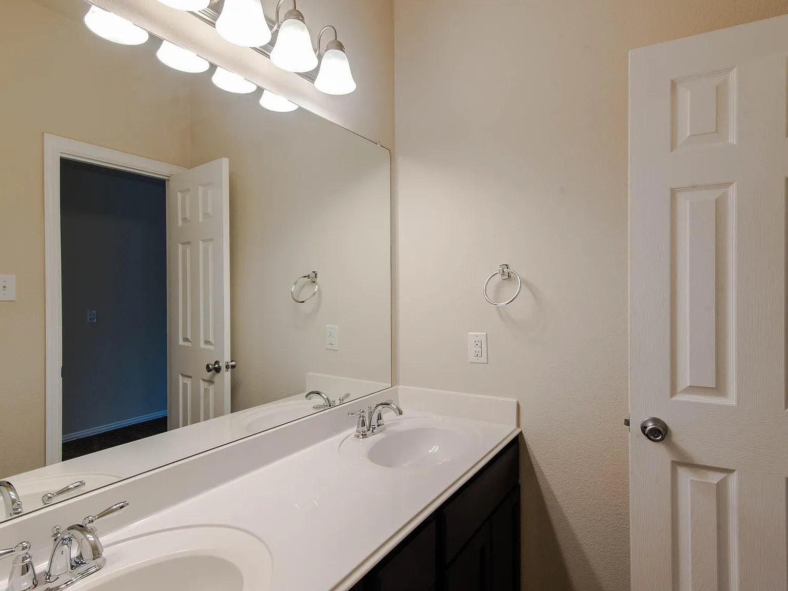 Burr Oak Dr, Lewisville — Photo 2