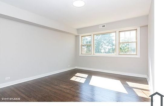 3rd image of 6523 N Seeley Ave #2S