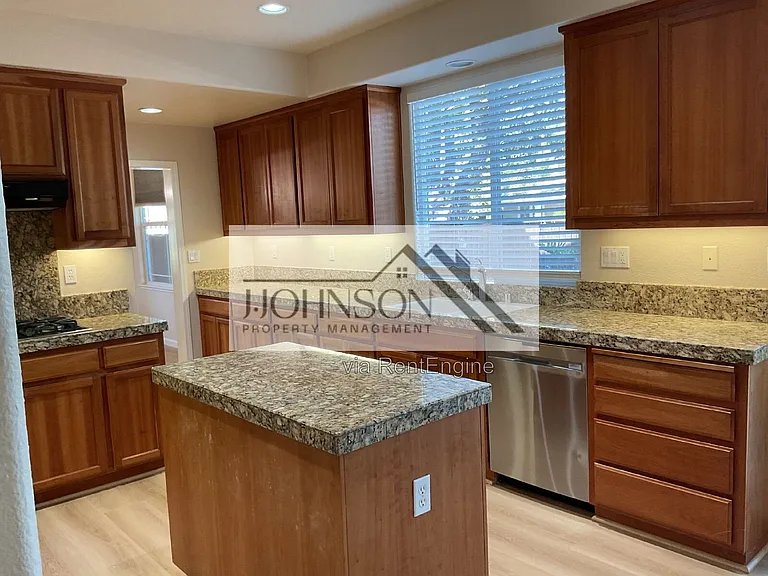 2408 Victor Ct — Photo 6