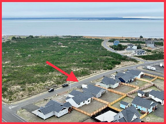 4th image of 382 Adventurer Street SE